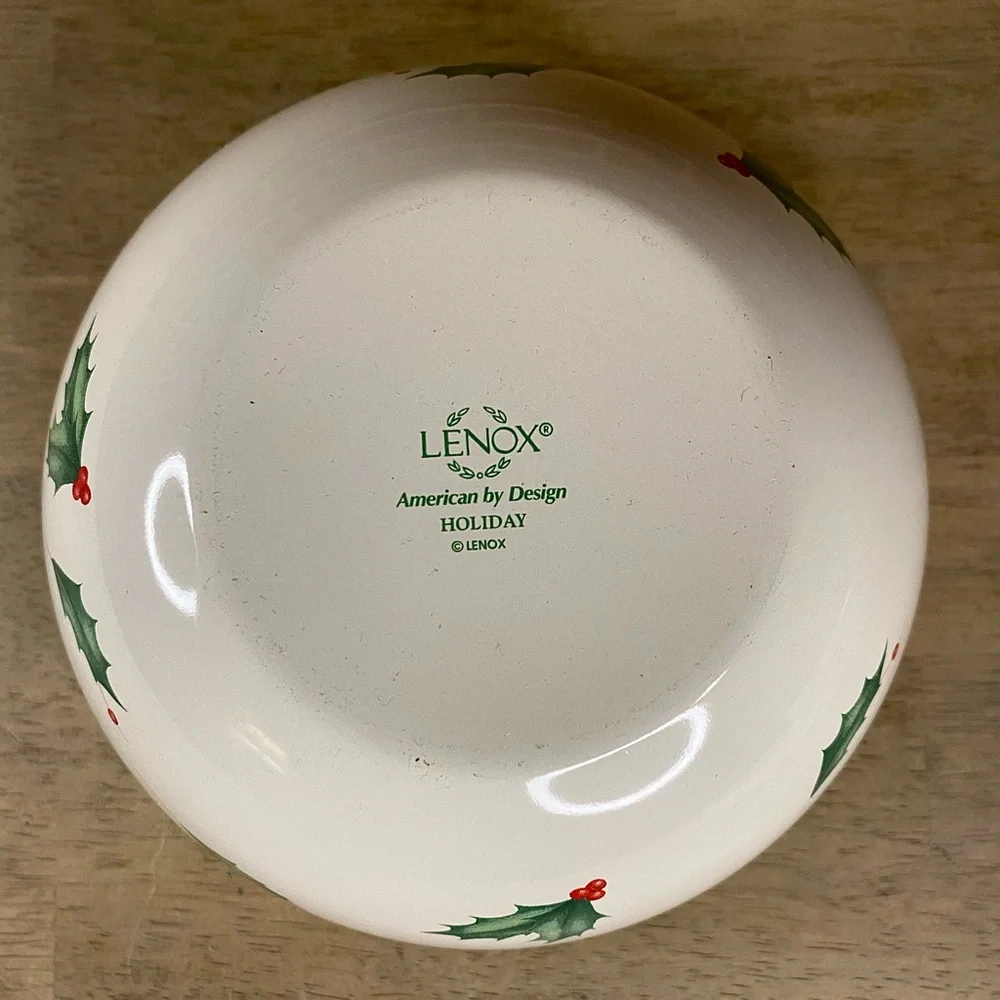 Lenox Holiday 3‎ Piece Mixing Bowls with Lids. Holly Berry Enamel Metal